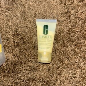 Clinique Dramatically Different Moisturizing Lotion - Yellow